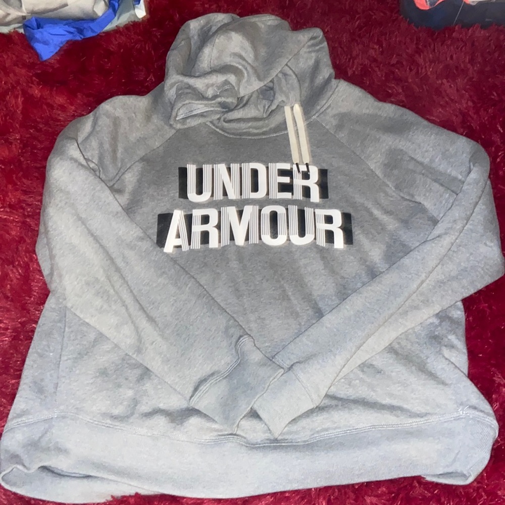 Under Armour Sweatshirt